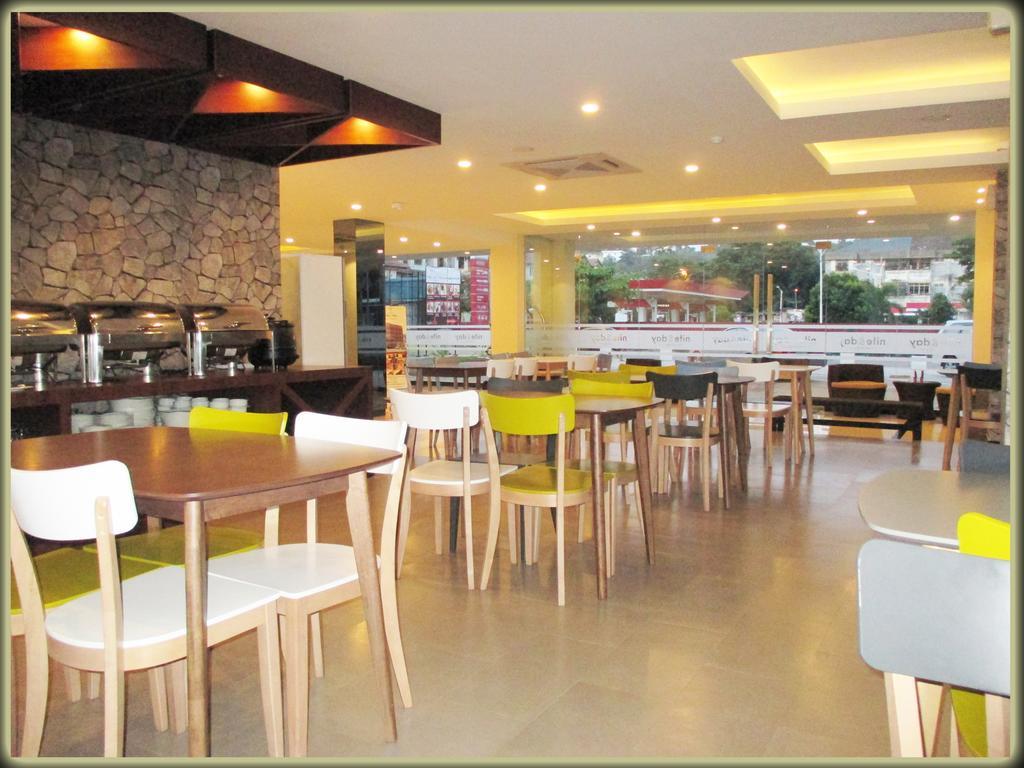 Nite And Day Batam Jodoh Square Hotel Exterior photo