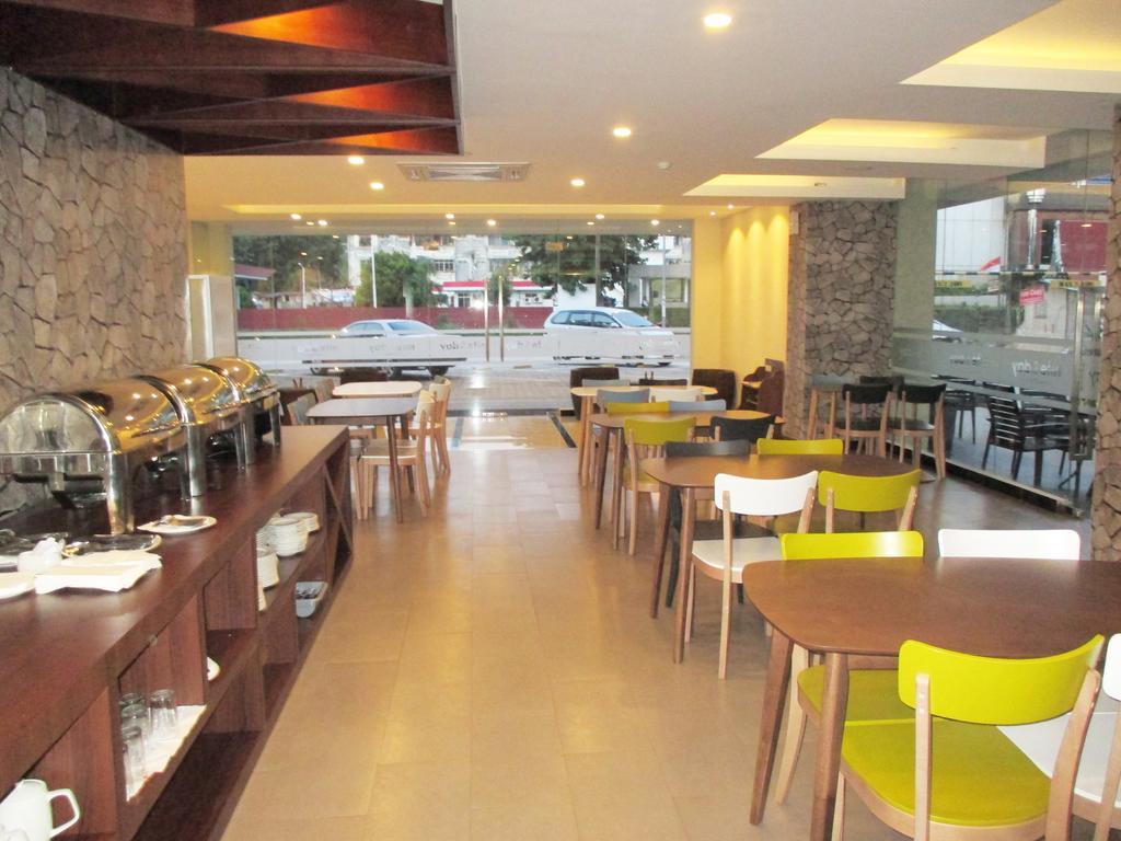 Nite And Day Batam Jodoh Square Hotel Exterior photo
