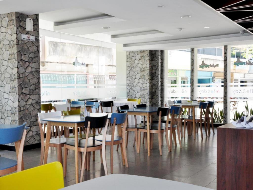 Nite And Day Batam Jodoh Square Hotel Exterior photo