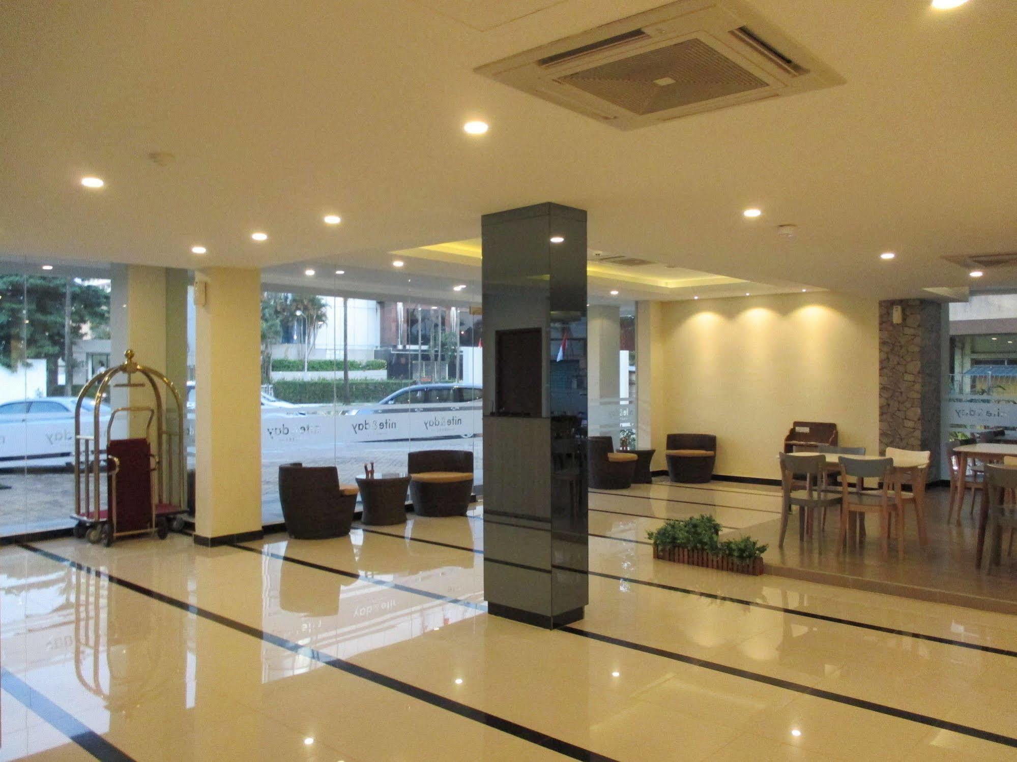 Nite And Day Batam Jodoh Square Hotel Exterior photo